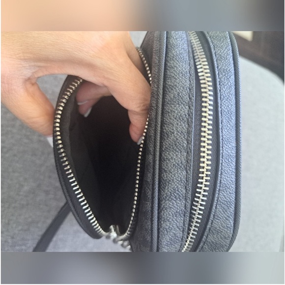 Michael Kors Jet Set Medium Flight Crossbody with silver hardware EUC - Picture 4 of 10